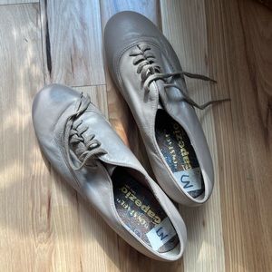 Capezio leather Oxford (with rubber on soles) | Tan 7.5WW